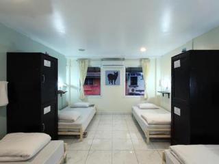 Bodega Phuket Patong (Adults Only) Vandrarhem Exteriör bild