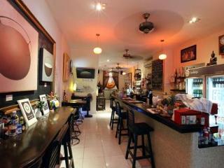 Bodega Phuket Patong (Adults Only) Vandrarhem Exteriör bild