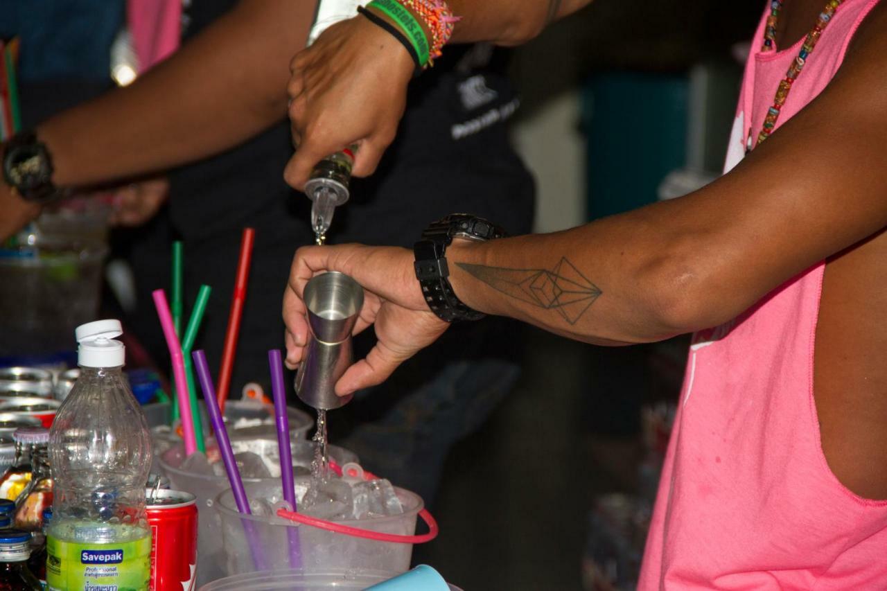 Bodega Phuket Patong (Adults Only) Vandrarhem Exteriör bild
